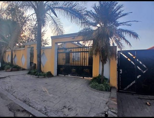 6 BEDROOM HOUSE FOR SALE IN OLIEVENHOUTBOSCH